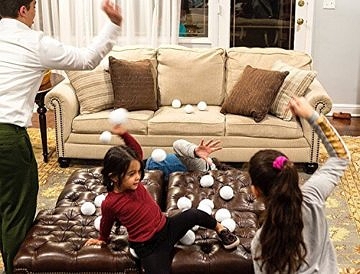 xl-50er-pack-grosse-schneebaelle-kunstschnee-dekoschnee-fuer-zuhause-mit-echtemknirschen-fuer-den-ultimativen-schneeballkampf-7-7cm-kein-durcheinander-kein-matsch-kein-schmelzen